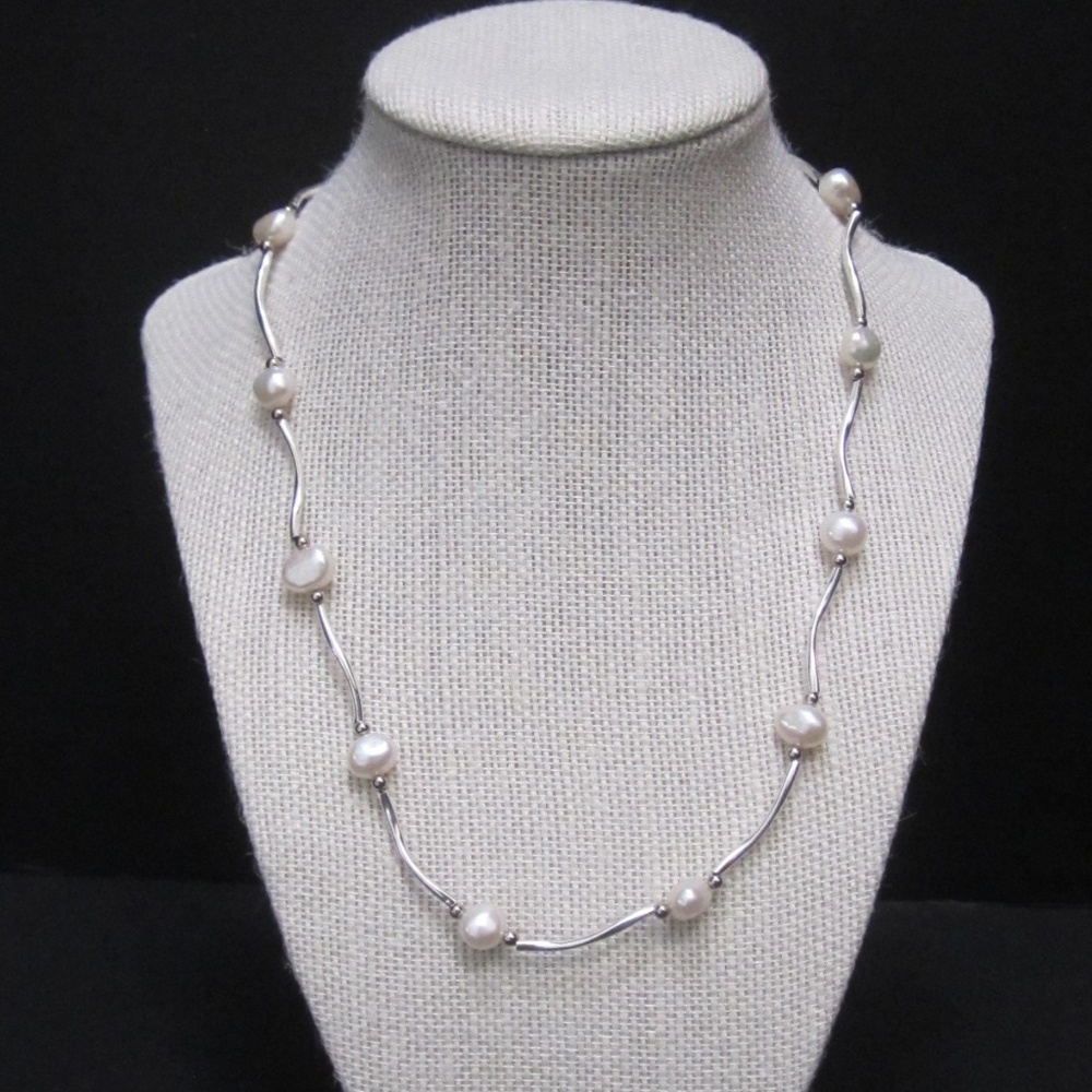 White  freshwater  pearl  necklace